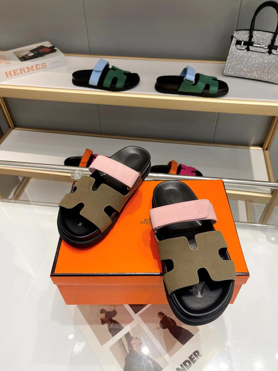 👟👟Ex-factory price 440👟👟Men's +10 HERMES Chypre sandals, popular slippers are now on the market🔥🔥🔥. The original shoes at the counter are carefully made from molds. They are the favorite luxuries of big-name celebrities. High quality creates classics. You are welcome to repost the pictures and sell them!  Size: Women’s size: 35-42 Men’s size: 39-46